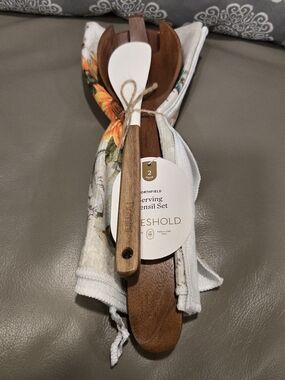 Threshold Wooden Serving Utensil Set in Brown and White NWT